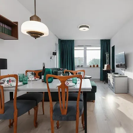 Apartment Retro Apartament Cztery Pory Roku By Renters *